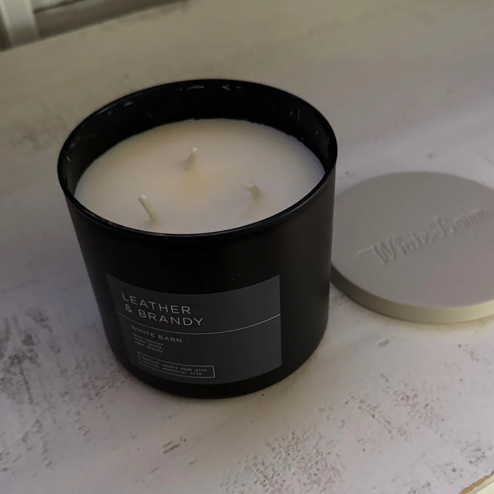 Scented Candle - Black - Picture 2 of 3